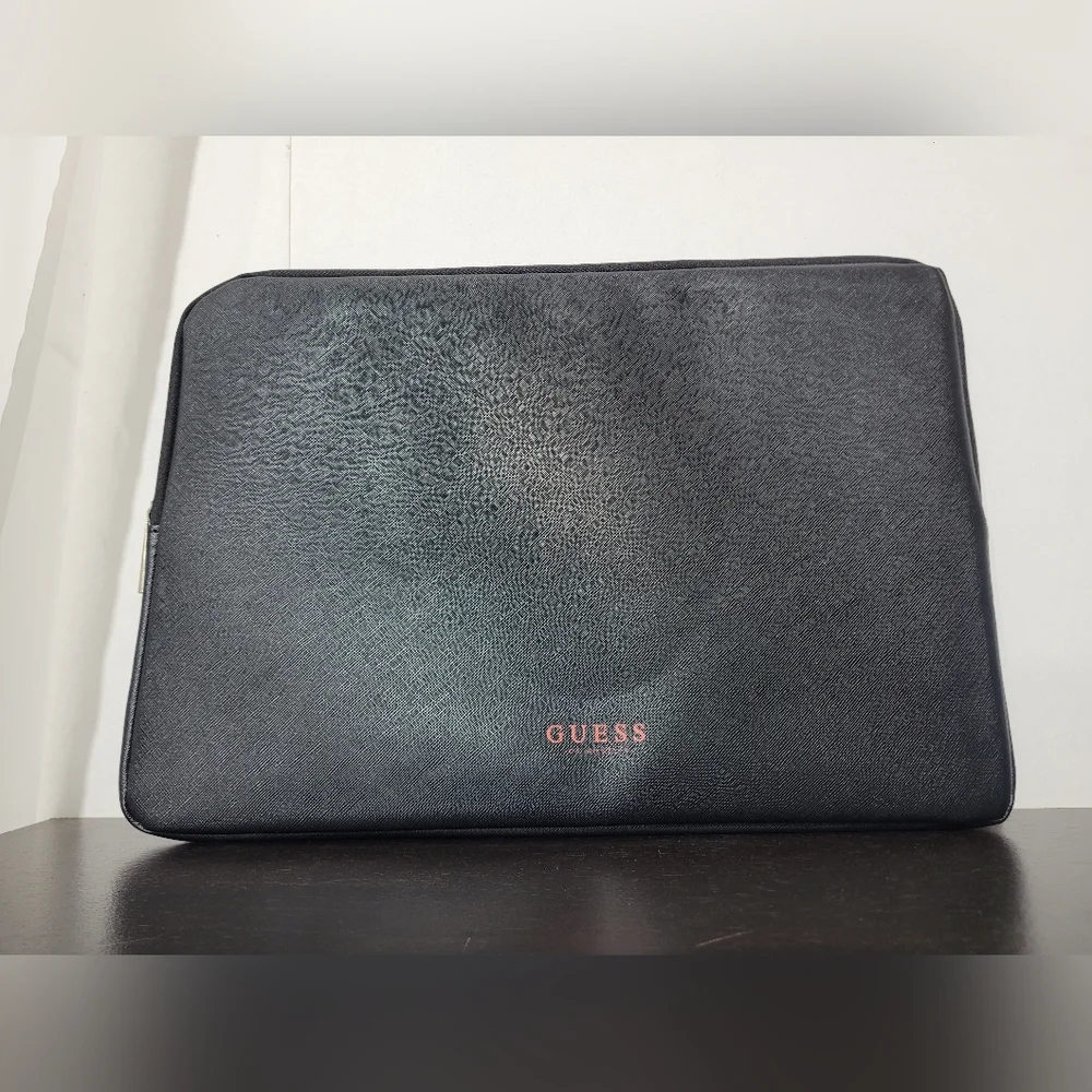 GUESS Los Angeles Black Laptop Zipper Case – Sleek Protective Sleeve for 14